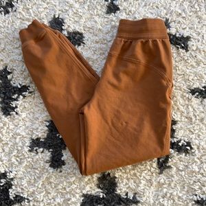 Lululemon scuba high rise joggers sz 2